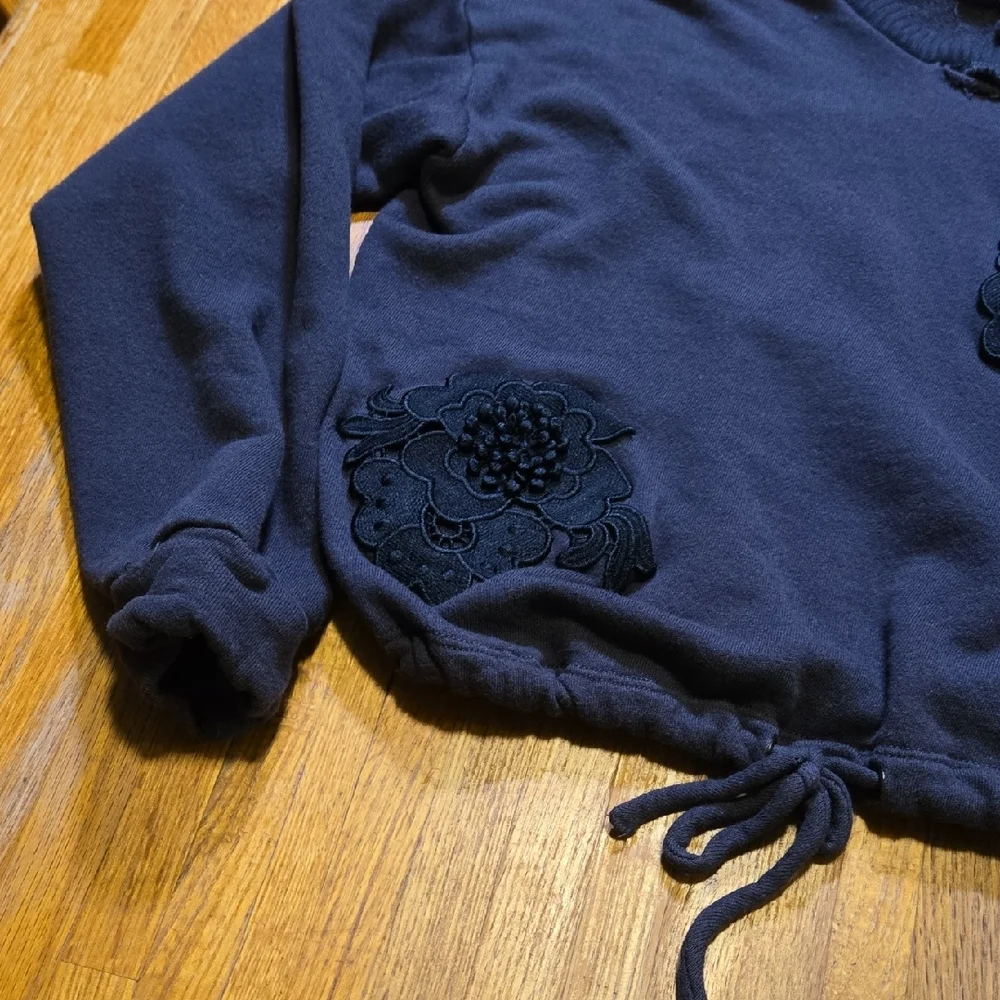 Chloe & Katie Women‎ Small Black Floral Crew Neck Cropped Drawstring Hem Sweater